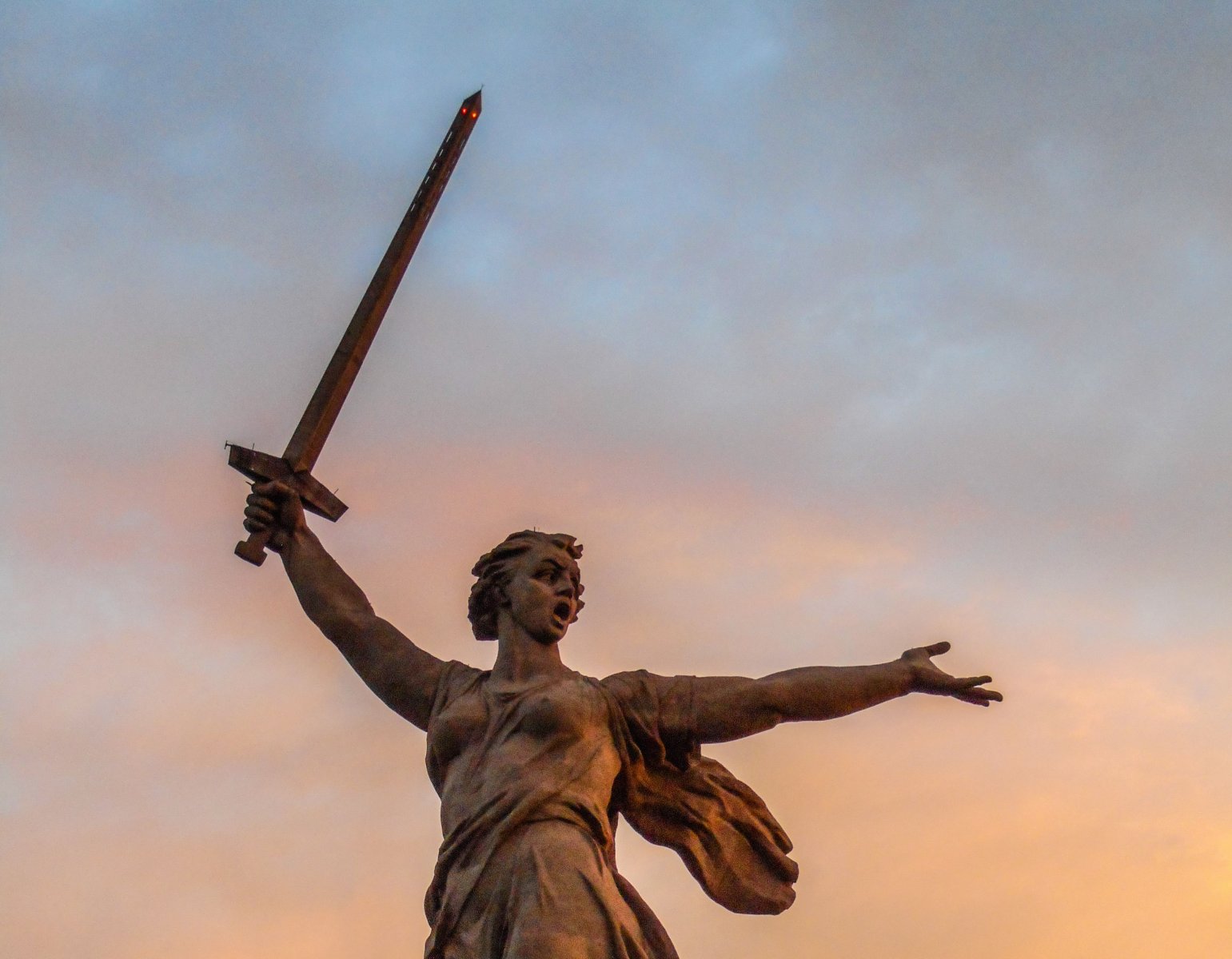 Мамаев курган - Седьмое чудо России, стоимость и программа тура, заказать  тур в Волгоград от компании 